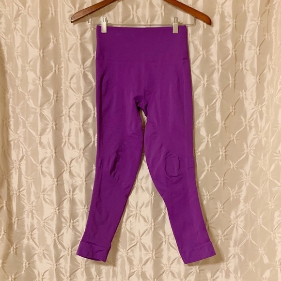Lululemon Zone In Crop Leggings Violet Seamless - Picture 2 of 11